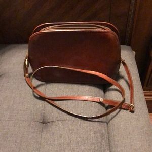 Brahmin crossbody purse. Beautiful leather!!